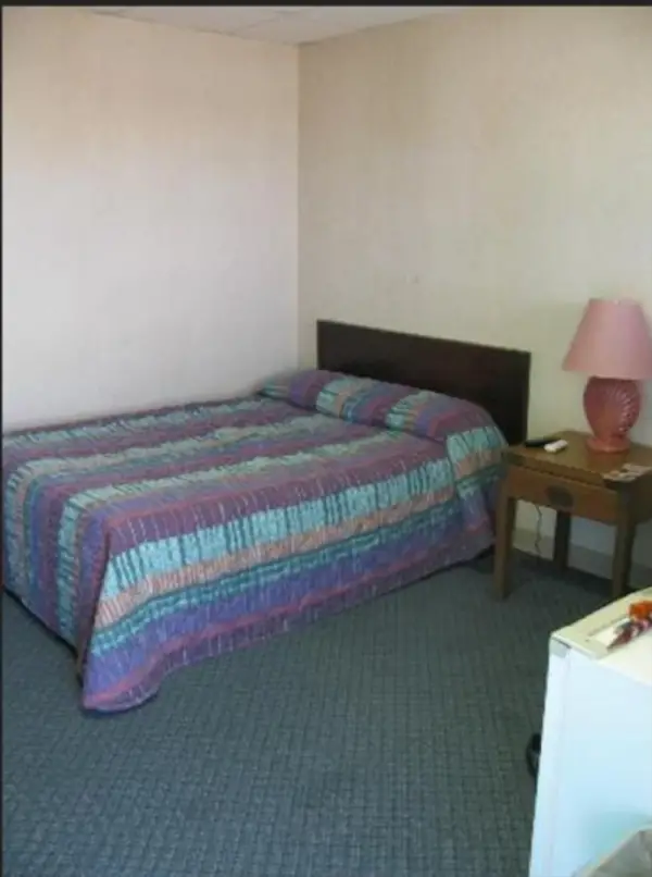 Sandpiper Motel 7